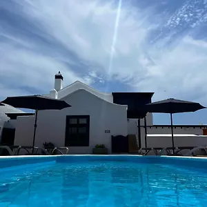 https://villa-el-tucan.in-canary-islands.com